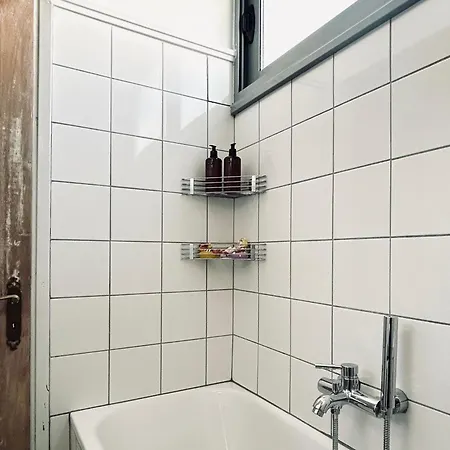 Elegant Downtown By White Tower *