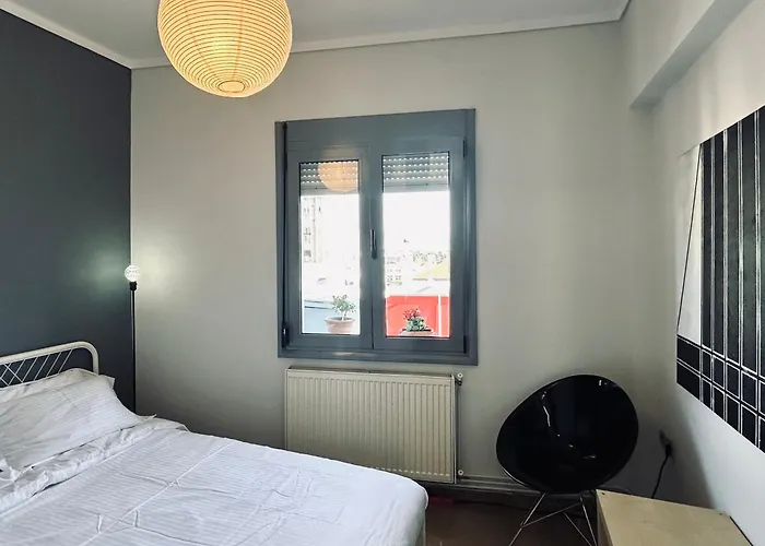 Elegant Downtown By White Tower *