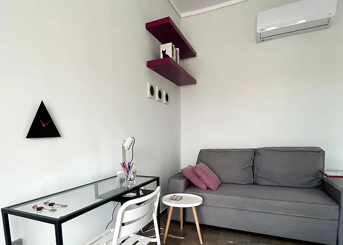 Elegant Downtown By White Tower *