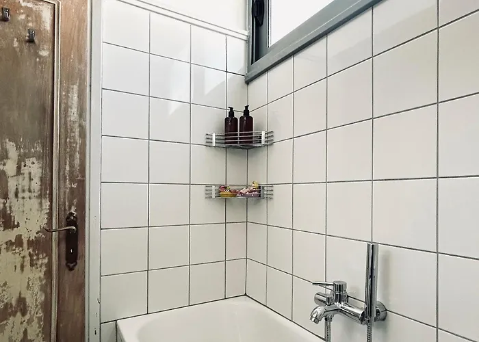 Elegant Downtown By White Tower *