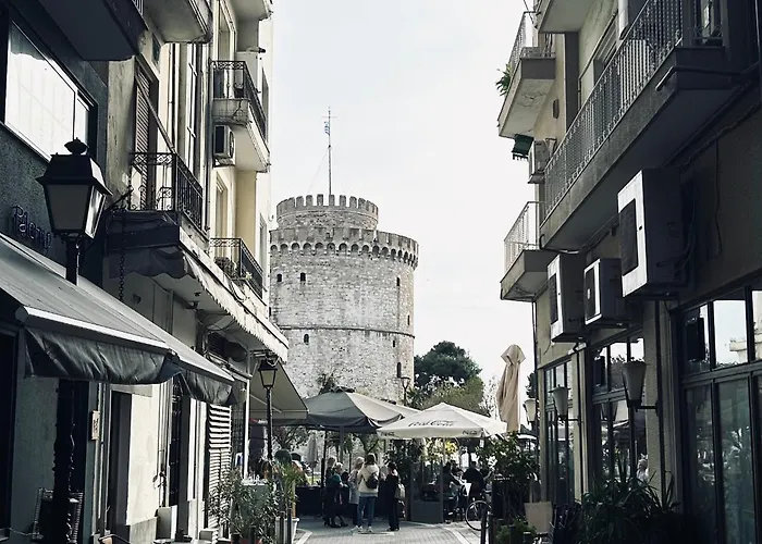 Elegant Downtown By White Tower